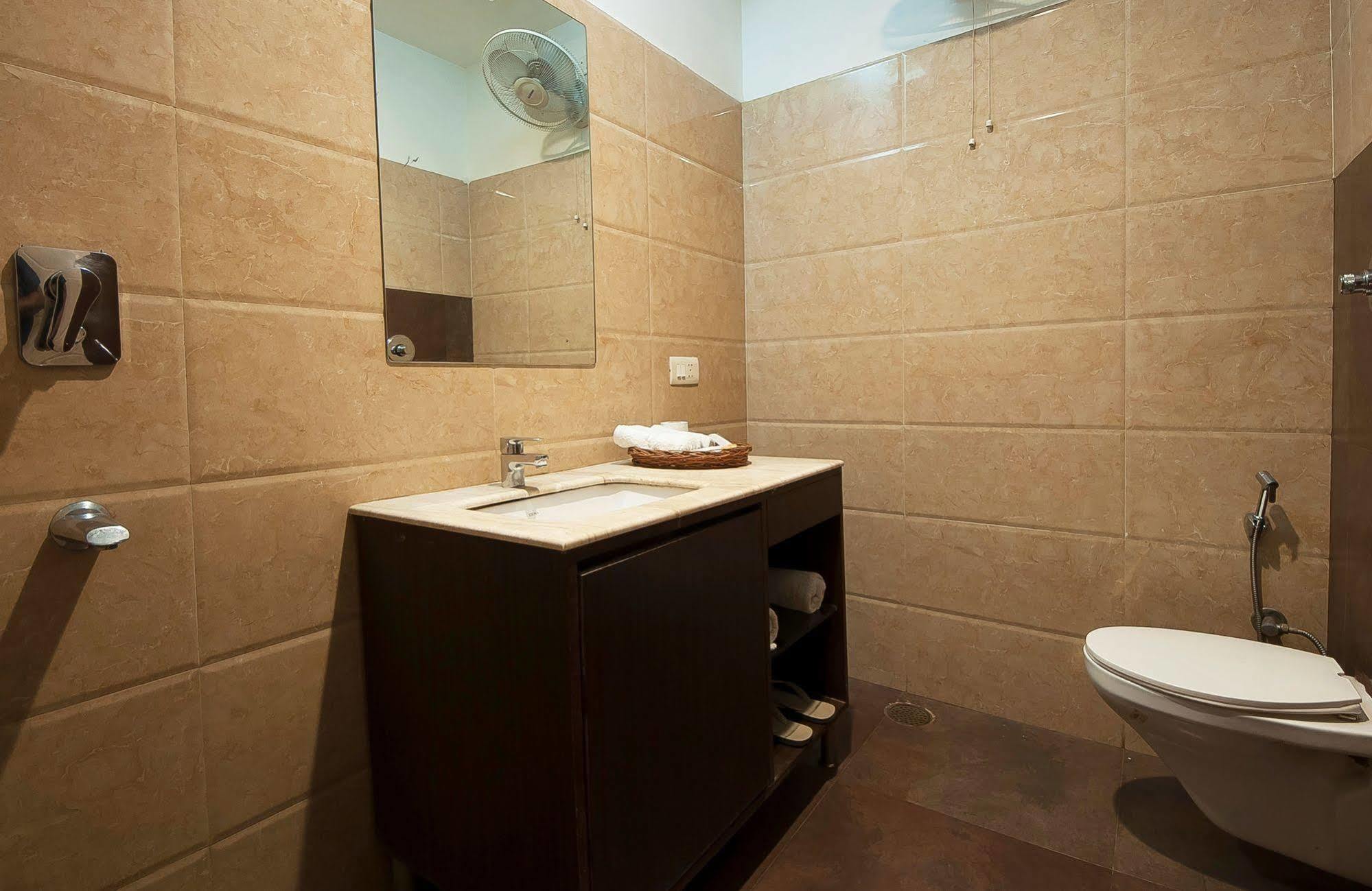 Fabhotel Basera Amritsar Exteriör bild
